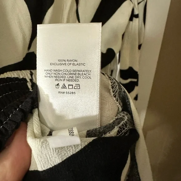 3/$25. NWT Express crop tie back top - Picture 3 of 4